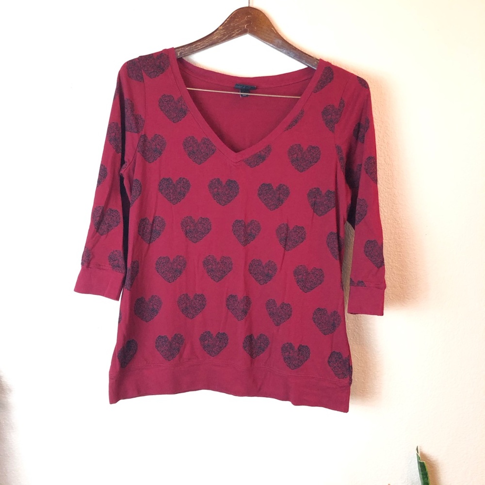 torrid Red Heart Print V-Neck 3/4 Sleeve Top